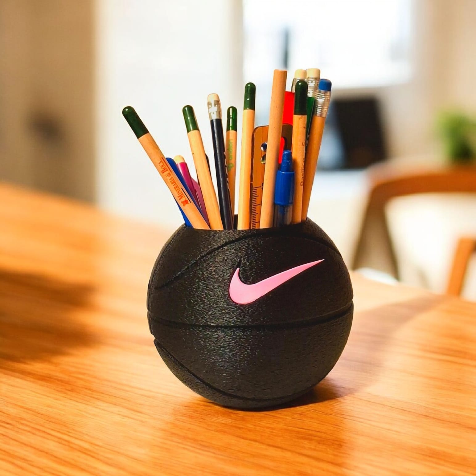 Portapenne a forma di palla da basket, desing moderno e originale