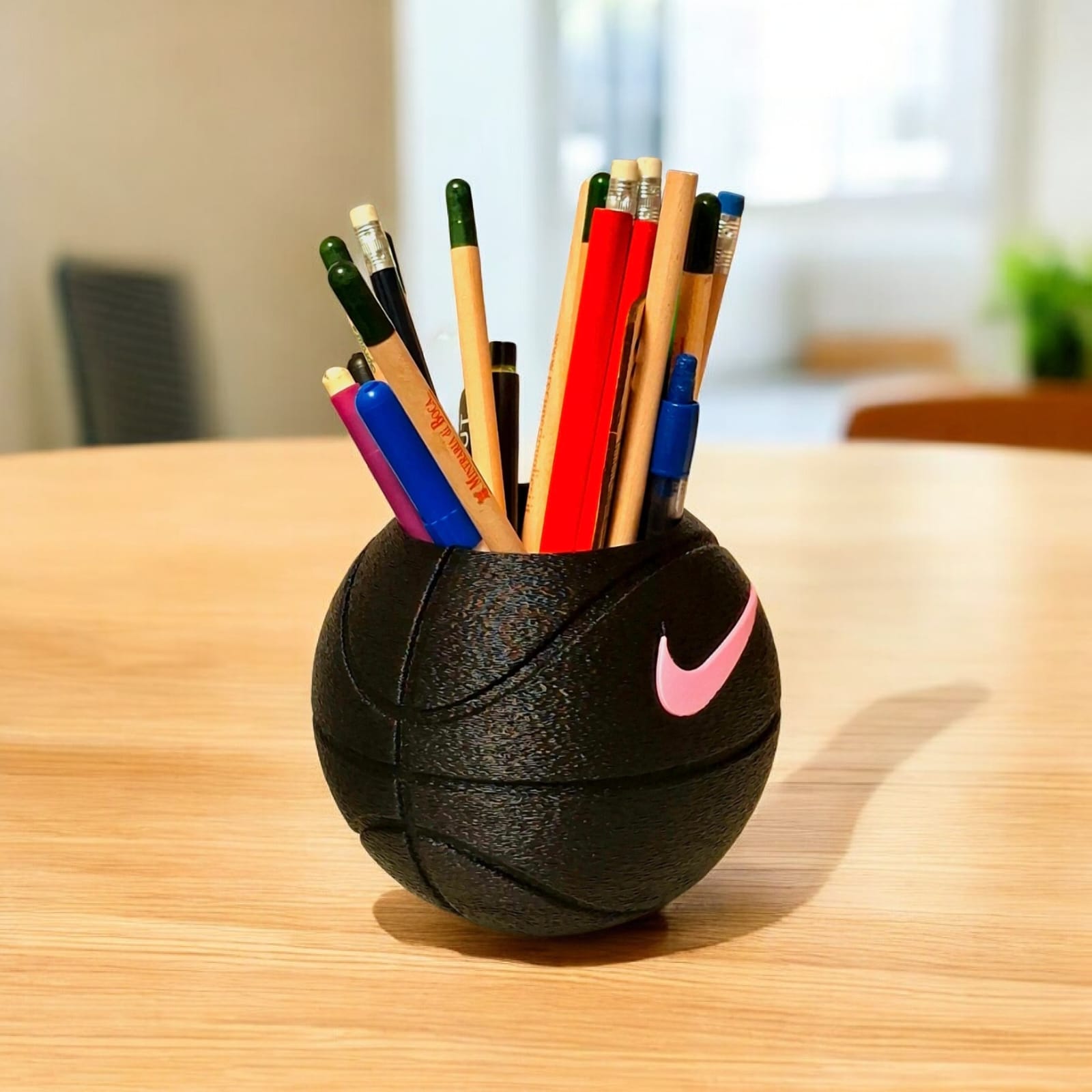 Portapenne a forma di palla da basket, desing moderno e originale